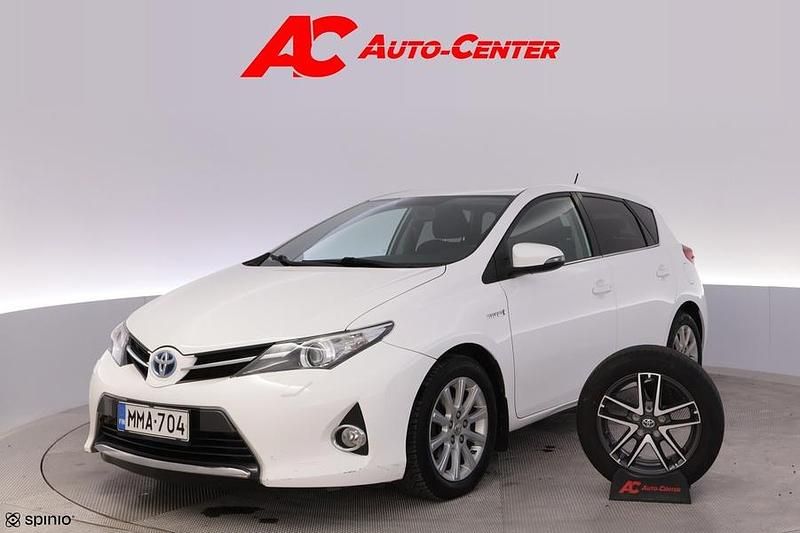 Käytetty Toyota Auris Hybrid Active 99 HP (72 kW) 2014 Viistoperä