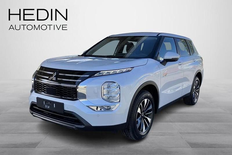 Valkoinen Uusi 2025 Mitsubishi Outlander P-HEV Invite Katumaasturi | 53 490 € - Kuva 1/4