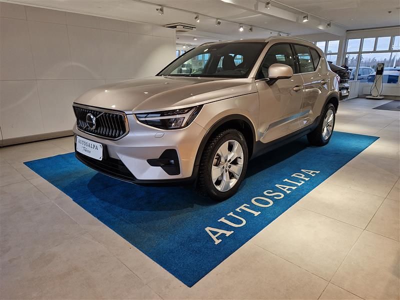 Käytetty 2023 Volvo XC40 Plus Katumaasturi | 41 900 € (Perustarjous) - Kuva 1/4