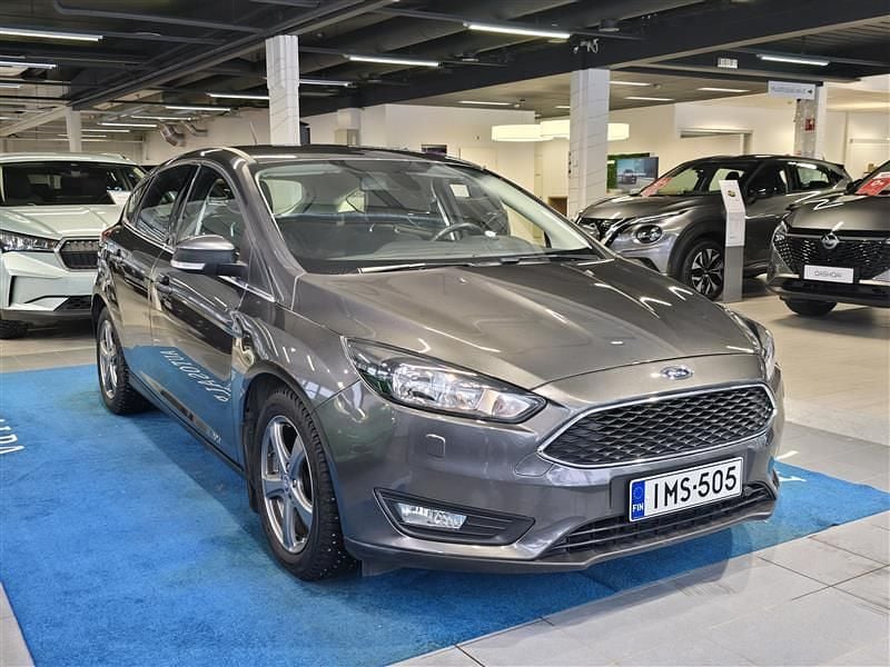 Käytetty Ford Focus 125 HP (91 kW) 2017 Harmaa Viistoperä