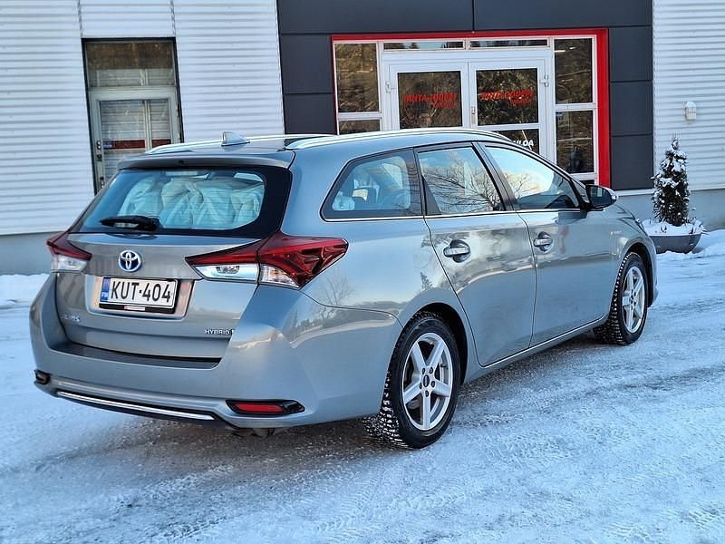 Käytetty Toyota Auris Touring Sports Style 99 HP (72 kW) 2017 Harmaa Farmari