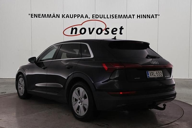 Käytetty Audi e-tron 230 kW (313 HP) 2020 Musta Katumaasturi