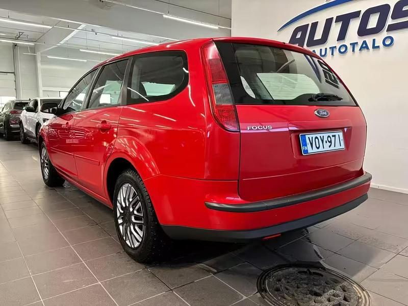 Käytetty Ford Focus Titanium 125 HP (91 kW) 2007 Valkoinen Sedan