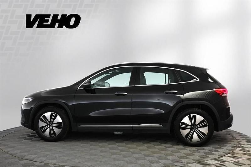 Käytetty Mercedes EQA300 Business 167 kW (228 HP) 2023 Musta Katumaasturi