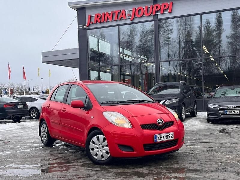 Käytetty Toyota Yaris Sol 101 HP (74 kW) 2010 Viistoperä