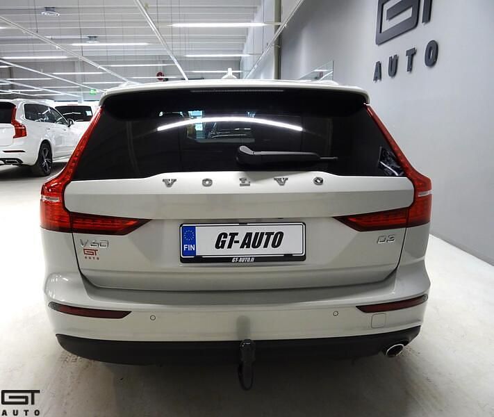 Käytetty Volvo V60 Momentum 150 HP (110 kW) 2019 Farmari