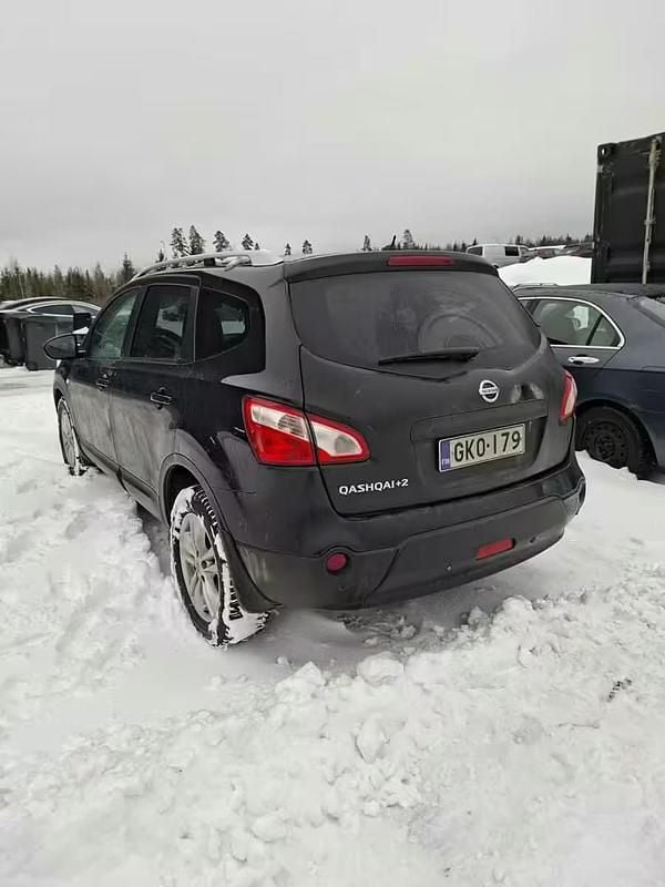 Käytetty Nissan Qashqai +2 Acenta 117 HP (86 kW) 2012 Katumaasturi