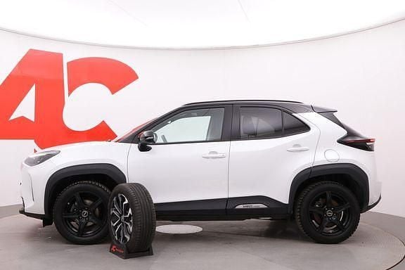 Käytetty Toyota Yaris Cross Plus 116 HP (85 kW) 2024 Silver / mustalla ka Katumaasturi