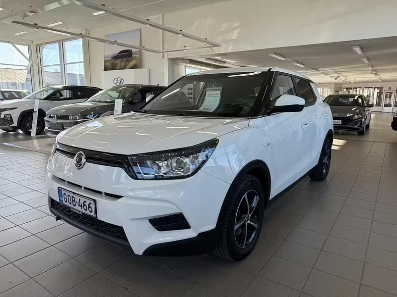 Valkoinen Käytetty 2016 Ssangyong (KGM) Tivoli Crystal Katumaasturi | 7 400 € - Kuva 1/4