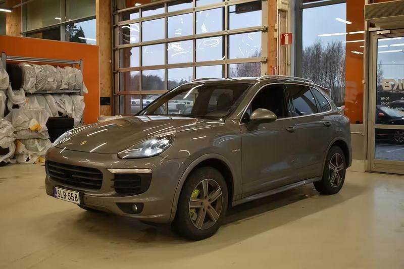 Käytetty 2015 Porsche Cayenne S E-Hybrid Katumaasturi | 23 400 € - Kuva 1/4