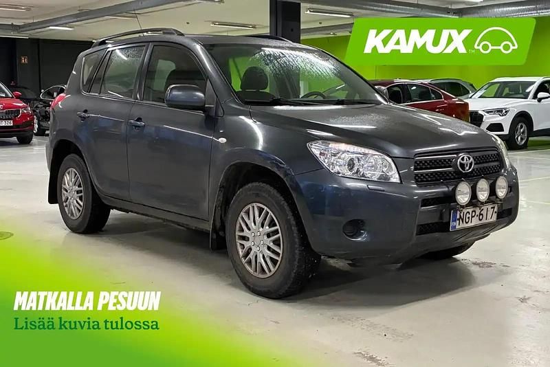 Hopea / harmaa Käytetty 2006 Toyota RAV4 Tila-auto | 6 990 € (Hyvä tarjous) - Kuva 1/4