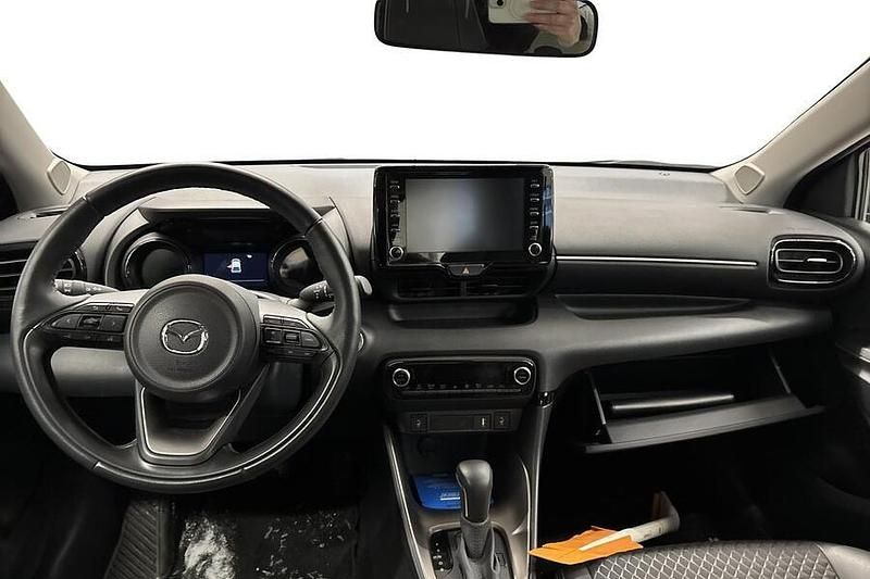 Käytetty Mazda 2 Comfort 116 HP (85 kW) 2023 Punainen Viistoperä