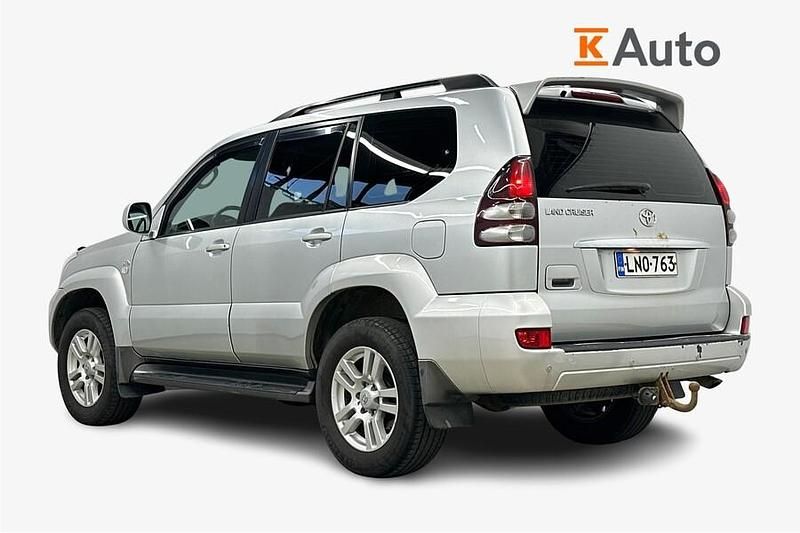 Käytetty Toyota Land Cruiser Executive 166 HP (122 kW) 2006 Katumaasturi