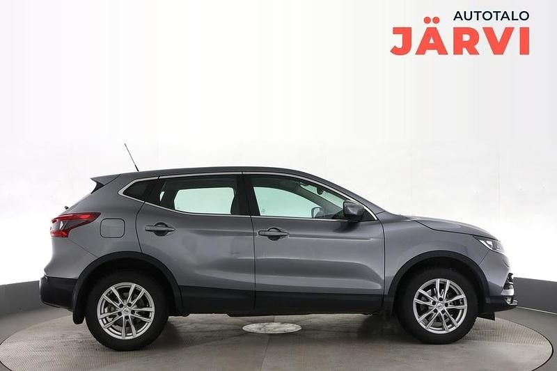 Käytetty Nissan Qashqai Acenta 116 HP (85 kW) 2018 Harmaa Katumaasturi