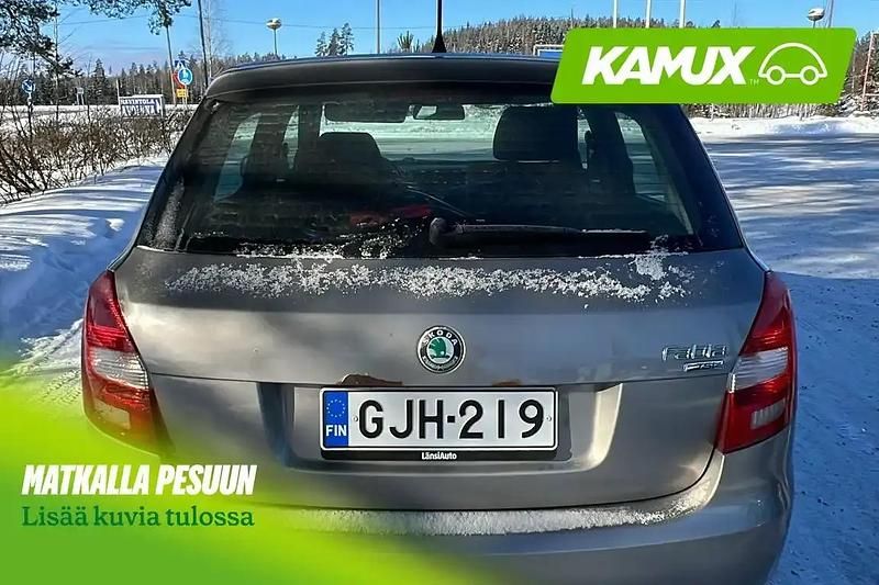 Käytetty Skoda Fabia Ambiente 86 HP (63 kW) 2011 Sedan