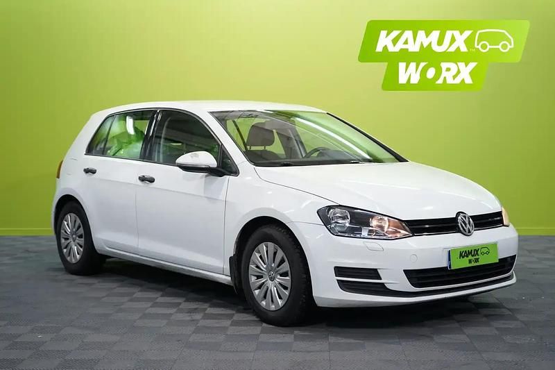Valkoinen Käytetty 2014 VW Golf VII Trendline Sedan | 5 200 € (Hyvä tarjous) - Kuva 1/4