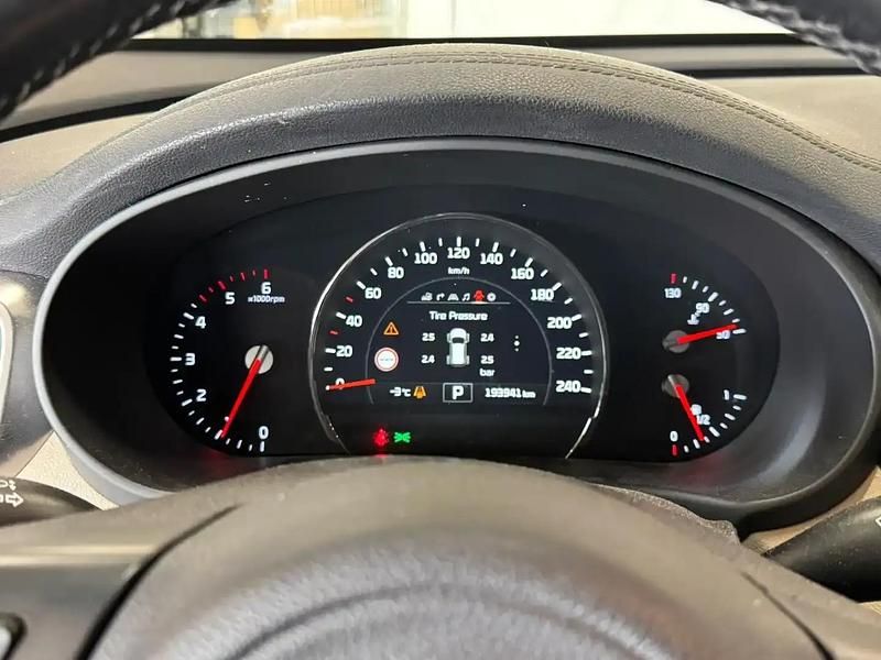 Käytetty Kia Sorento 200 HP (147 kW) 2017 Musta Katumaasturi