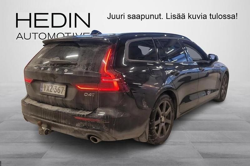 Käytetty Volvo V60 Momentum 190 HP (139 kW) 2019 Musta Farmari