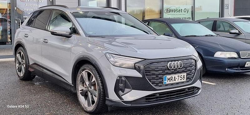 Käytetty Audi Q4 e-tron S-Line 219 kW (299 HP) 2022 Harmaa Katumaasturi