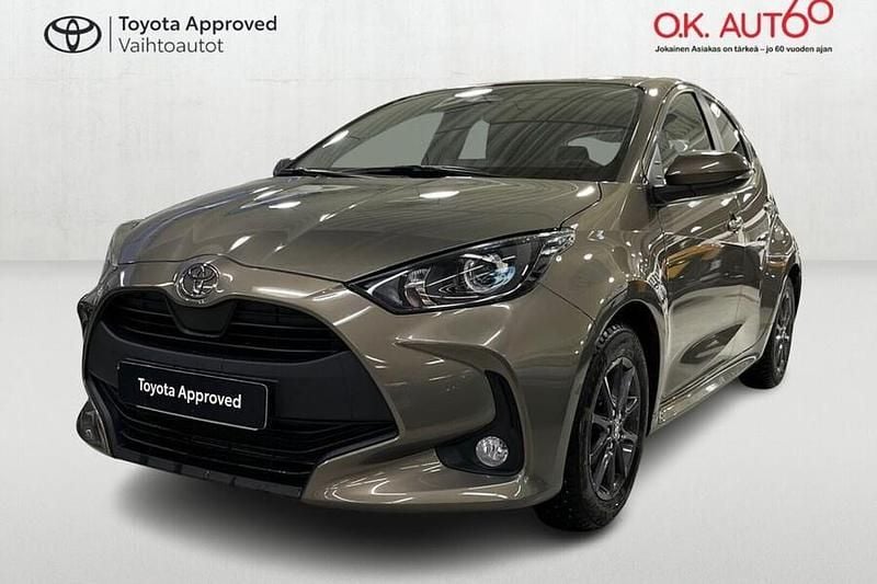 Ruskea Käytetty 2024 Toyota Yaris Hybrid Viistoperä | 22 390 € (Supertarjous) - Kuva 1/4