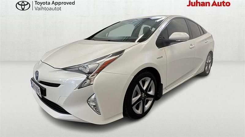 Valkoinen Käytetty 2016 Toyota Prius Active Viistoperä | 12 490 € (Perustarjous) - Kuva 1/4