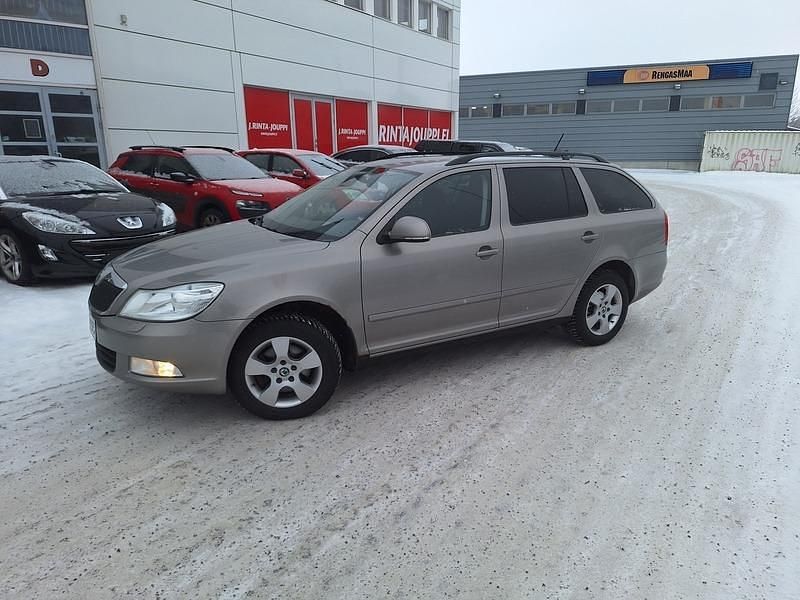 Käytetty Skoda Octavia Elegance 160 HP (117 kW) 2011 Farmari