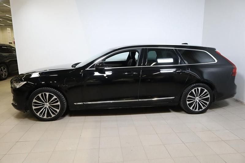 Käytetty Volvo V90 Core 350 HP (257 kW) 2023 Musta Farmari