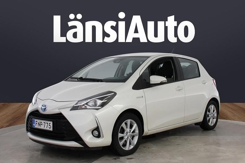 Valkoinen Käytetty 2018 Toyota Yaris Hybrid Active Viistoperä | 13 840 € (Perustarjous) - Kuva 1/1
