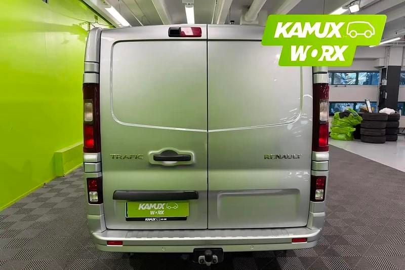 Käytetty Renault Trafic 150 HP (110 kW) 2022 Hopea / harmaa Tila-auto