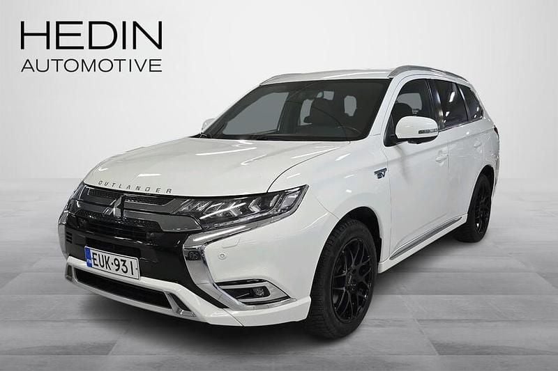 Käytetty Mitsubishi Outlander P-HEV Instyle 135 HP (99 kW) 2019 Valkoinen Katumaasturi
