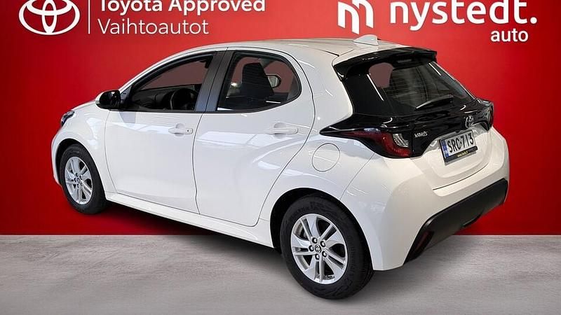 Käytetty Toyota Yaris Hybrid Active 116 HP (85 kW) 2024 Valkoinen Viistoperä
