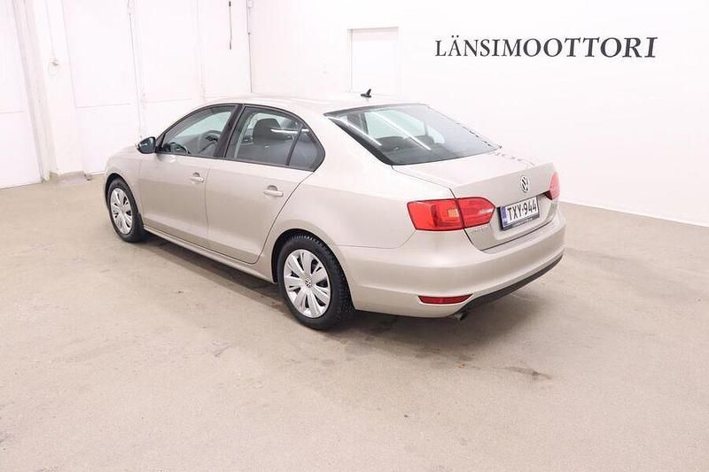 Käytetty VW Jetta Comfortline 105 HP (77 kW) 2012 Sedan