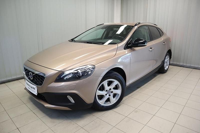 Käytetty Volvo V40 Momentum 190 HP (139 kW) 2016 Ruskea Viistoperä