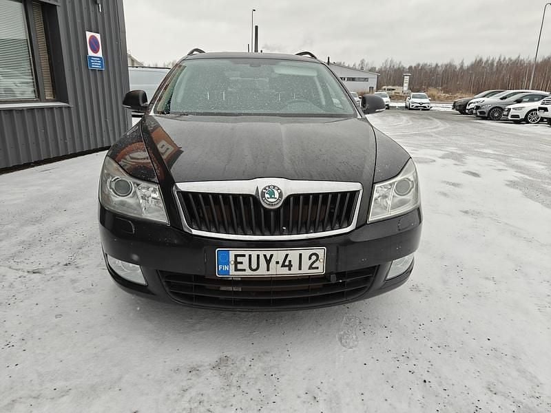 Käytetty Skoda Octavia Elegance 140 HP (102 kW) 2012 Farmari