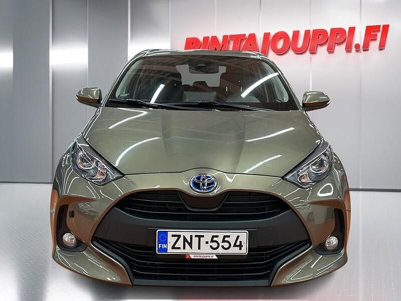 Käytetty Toyota Yaris Hybrid Active 116 HP (85 kW) 2021 Viistoperä
