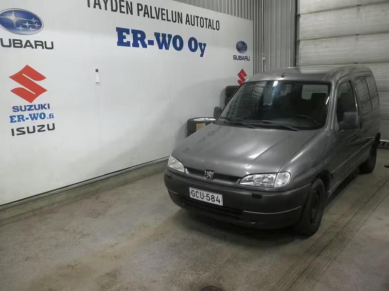 Käytetty Peugeot Partner 1998 Tila-auto