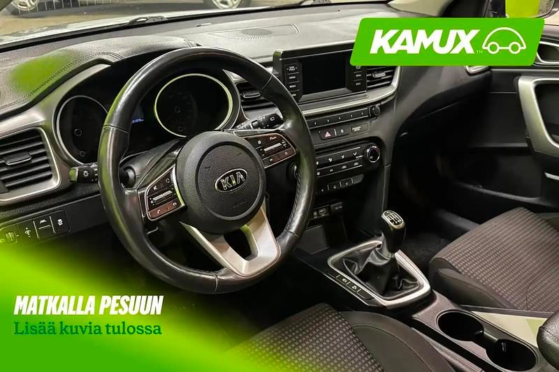 Käytetty Kia Ceed Sportswagon LX 120 HP (88 kW) 2019 Hopea / harmaa Farmari