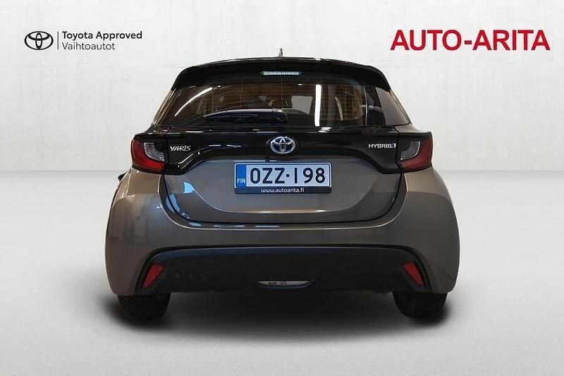 Käytetty Toyota Yaris Hybrid Active 116 HP (85 kW) 2023 Viistoperä