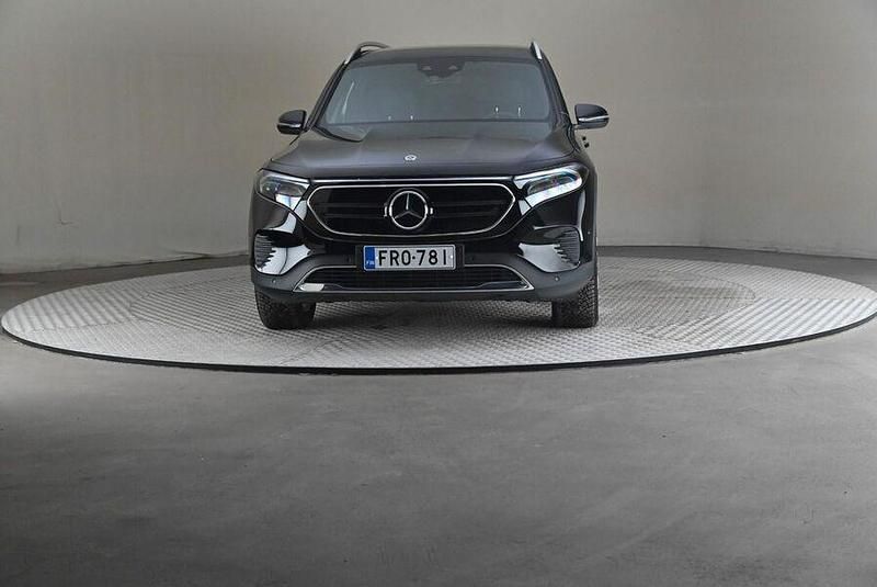Käytetty Mercedes EQB300 Business 167 kW (228 HP) 2023 Katumaasturi