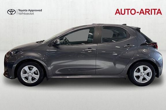 Käytetty Toyota Yaris Active 114 HP (83 kW) 2022 Harmaa Viistoperä