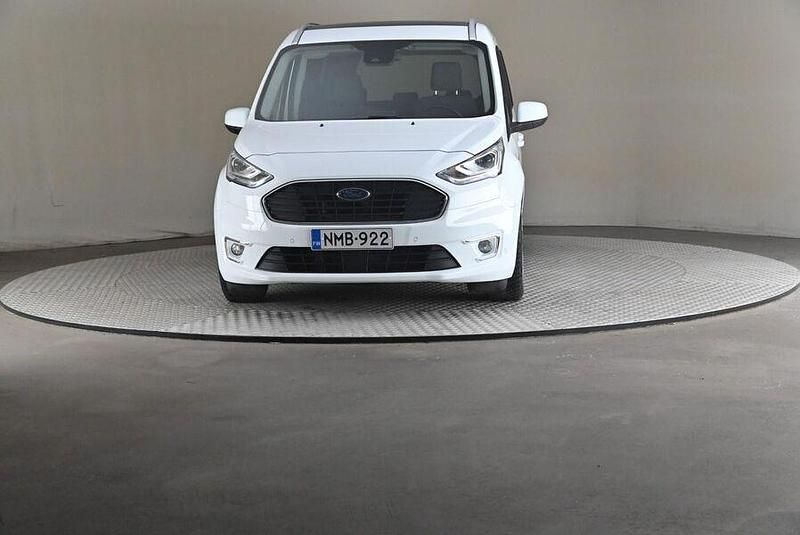 Käytetty Ford Tourneo Titanium 120 HP (88 kW) 2021 Tila-auto