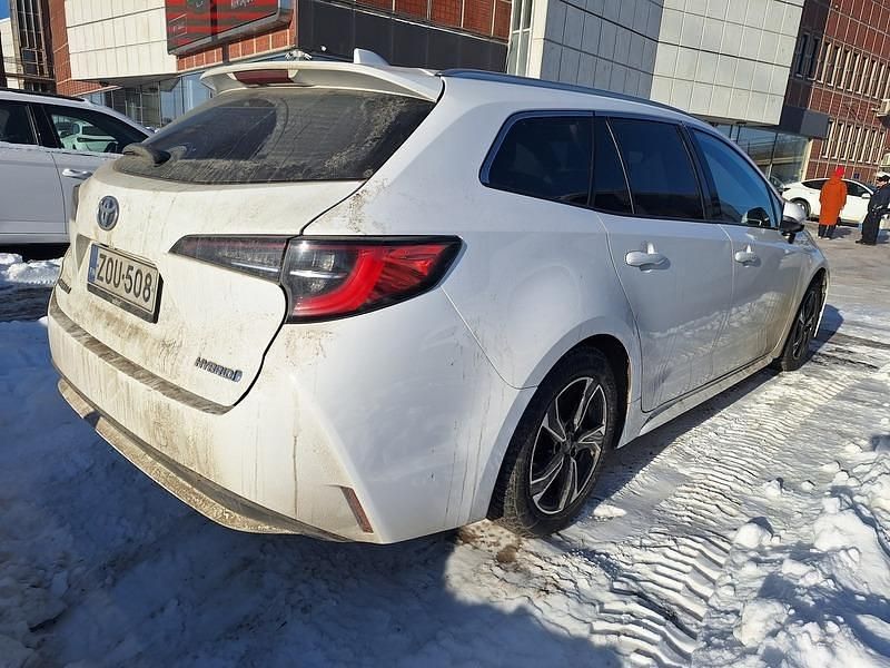 Käytetty Toyota Corolla Edition 122 HP (89 kW) 2023 Valkoinen Farmari