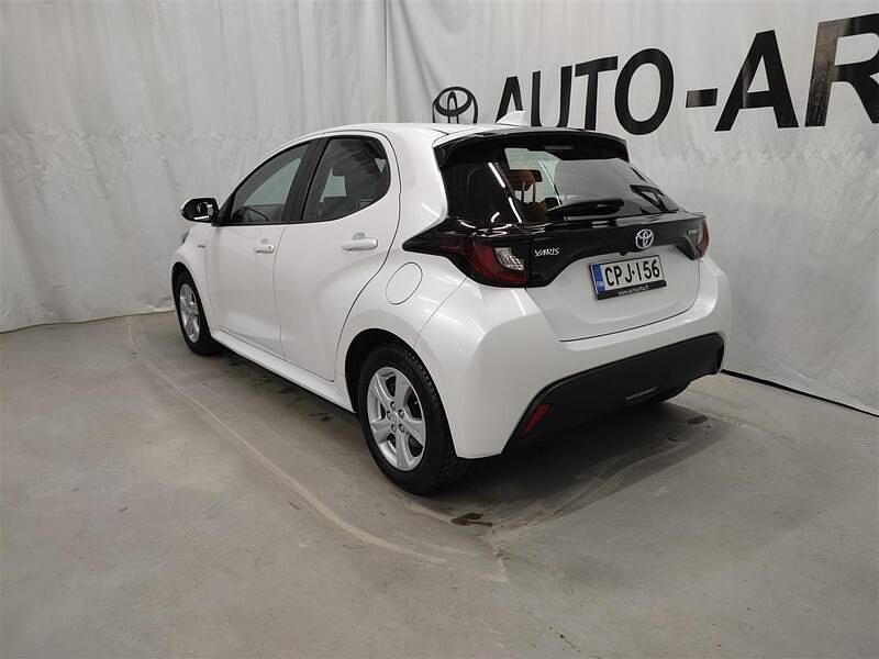 Käytetty Toyota Yaris Hybrid Active 116 HP (85 kW) 2021 Viistoperä