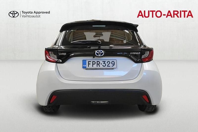 Käytetty Toyota Yaris Hybrid Active 116 HP (85 kW) 2020 Viistoperä