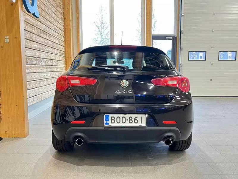 Käytetty Alfa Romeo Giulietta 2012 Viistoperä