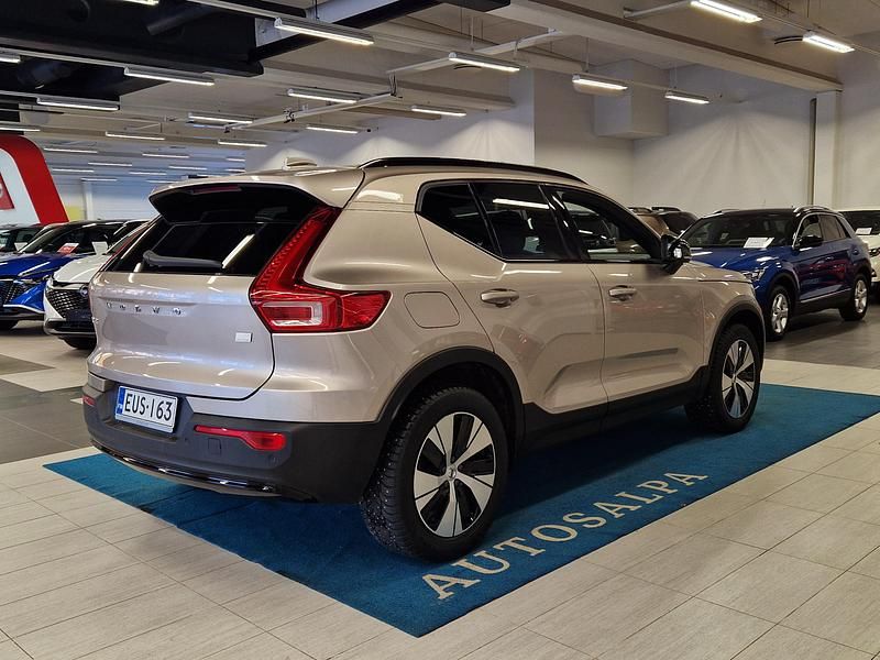 Käytetty Volvo XC40 Plus 211 HP (155 kW) 2024 Katumaasturi