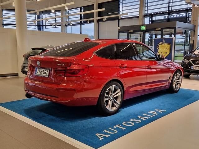 Käytetty BMW 320 Gran Turismo Sport Line 184 HP (135 kW) 2017 Punainen Sedan