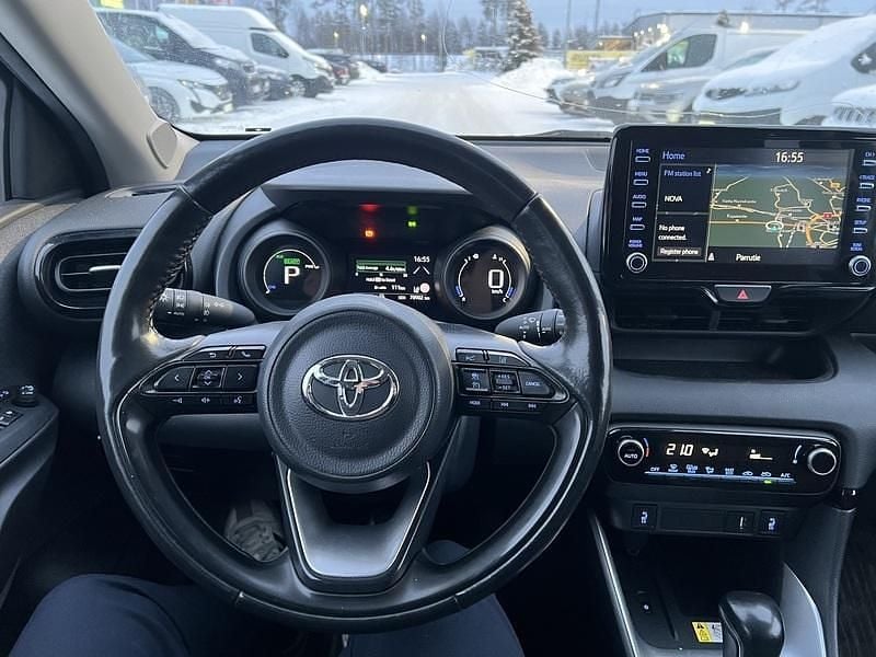 Käytetty Toyota Yaris Hybrid Style 116 HP (85 kW) 2020 Viistoperä