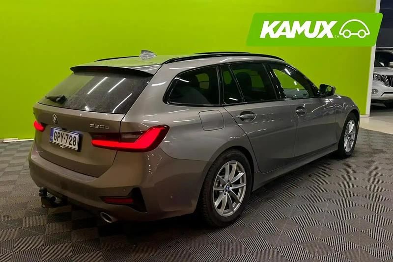 Käytetty BMW 330e Sport Line 292 HP (214 kW) 2021 Hopea / harmaa Farmari