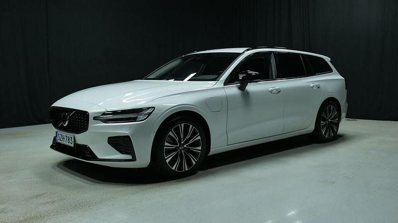Valkoinen Käytetty 2025 Volvo V60 Plus Farmari | 50 800 € (Hieman kallis) - Kuva 1/3